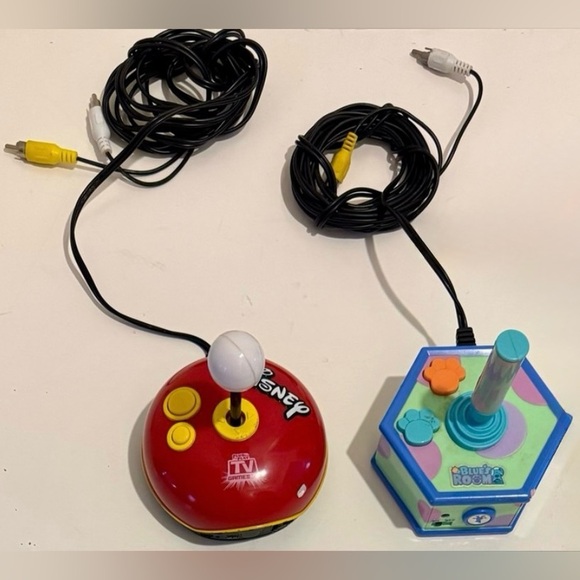 2 Jakks - Disney/Blue’sRoom TV Game Joystick with built-in video game - Picture 1 of 6